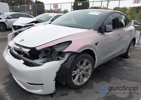 2023 Tesla Model Y Awd/Long Range Dual Motor All-Wheel Drive z USA, uszkodzony, nr VIN 7SAYGDEE8PA083358